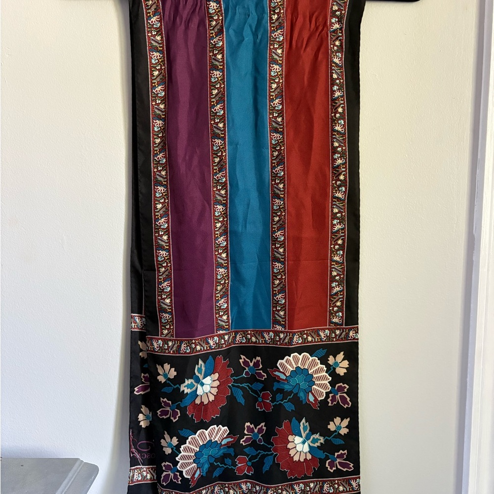 Oscar De La Renta 100% silk scarf